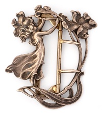 Fibbia ad ardiglione a forma di D – 1900 argento collezione Pennasilico, foto Michele Zanin Fibbia ad ardiglione a forma di D – 1900 argento collezione Pennasilico, foto Michele Zanin